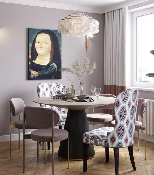 Великий диван у тісному приміщенні Неправильне розташування меблів: занадто великий диван для маленької вітальні, займає весь простір.