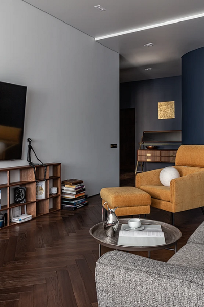 Захаращена маленька кімната Неправильне розміщення меблів: занадто багато меблів в маленькій кімнаті, створює відчуття тісноти.