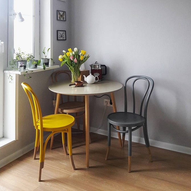 Фарбування стільця: ідея Фарбування старого стільця: креативний спосіб оновити меблі та створити новий дизайн.