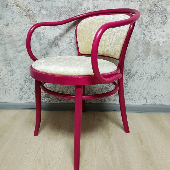 Реставрація дерев'яних стільців Реставрація дерев'яних стільців: відновлення та оновлення старих меблів своїми руками.