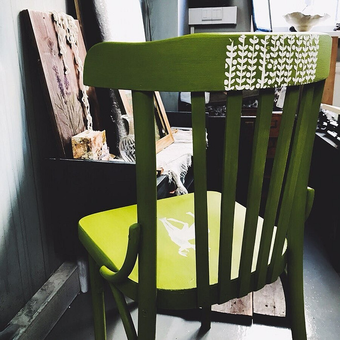 Вінтаж: друге життя Вінтажний стілець після реставрації: ідеальне доповнення до сучасного інтер'єру.