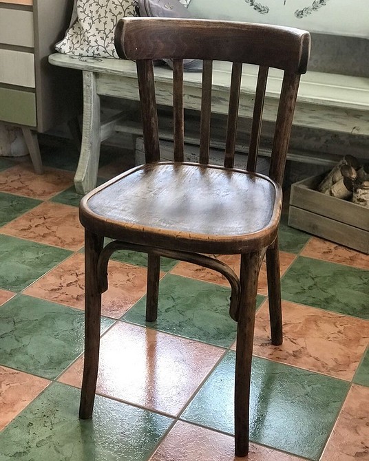 Вінтажний стілець Вінтажний стілець з новою оббивкою, оновлення старих меблів для дому.