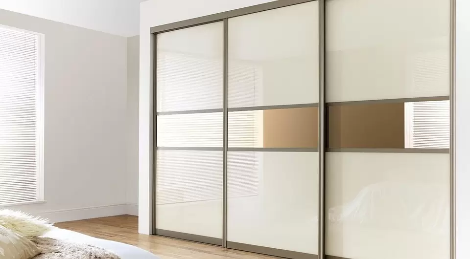 Вузькі полиці – проблема Вузькі полиці шафи-купе: незручне зберігання речей, неефективне використання простору.