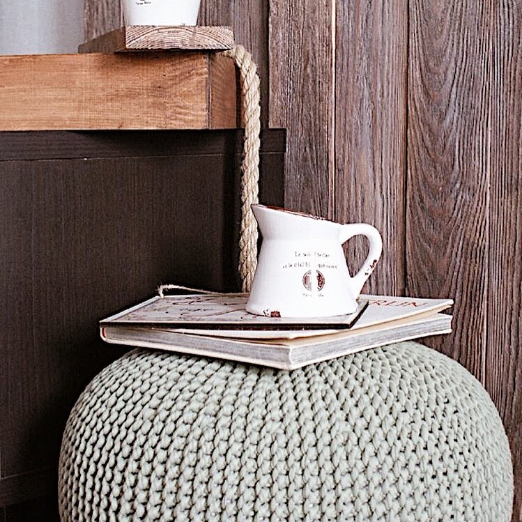 Компактний та стильний Стильний та компактний журнальний столик для меблів для маленької квартири. Сучасний дизайн 2026.