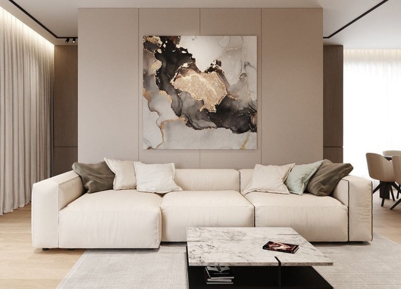 Бежевий диван в оселі Світлий бежевий диван в інтер'єрі вітальні, сучасний дизайн та затишок