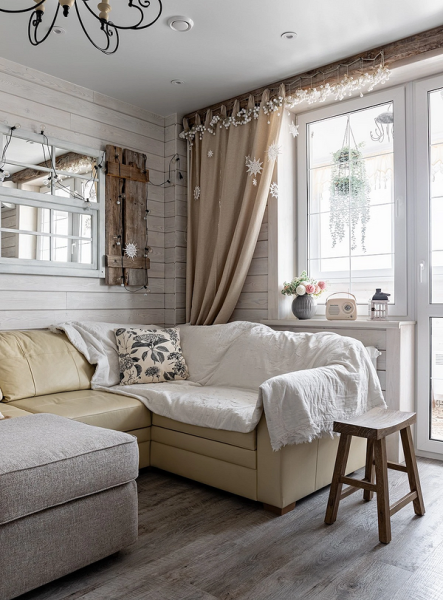 Кутовий диван 2026 Стильний бежевий кутовий диван 2026 у сучасній вітальні з подушками