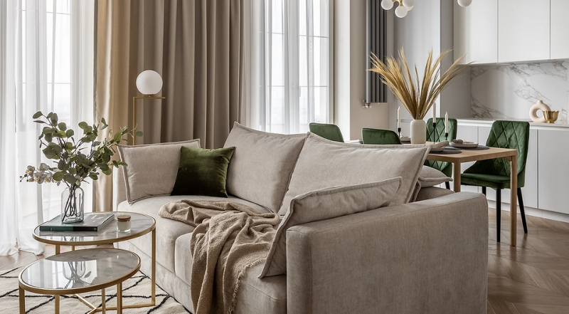 Бежевий диван: затишок Затишний бежевий диван в інтер'єрі вітальні, елегантний дизайн та комфорт