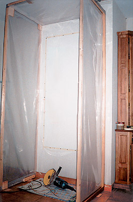 Вбудована дошка в шафі Компактна прасувальна дошка в шафі-купе: зручне зберігання та легкий доступ до неї.