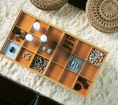 Елегантний мінімалізм вдома Сучасна скляна вітрина для колекцій в стилі мінімалізм, елегантний дизайн дому.