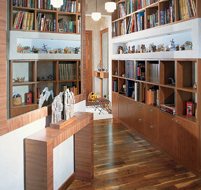 Природний дизайн стелажу Дерев'яний стелаж з природних матеріалів: індивідуальний дизайн та виготовлення на замовлення.