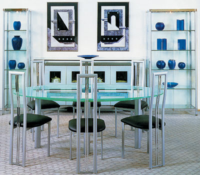 Дизайнерська вітрина для дому Дизайнерська скляна вітрина для демонстрації цінних предметів інтер'єру в домі.