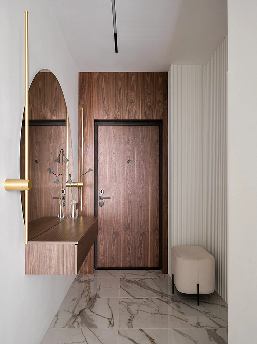 Диван-ліжко: економія місця Розкладений диван-ліжко у вітальні, як приклад багатофункціональних меблів для маленьких квартир.