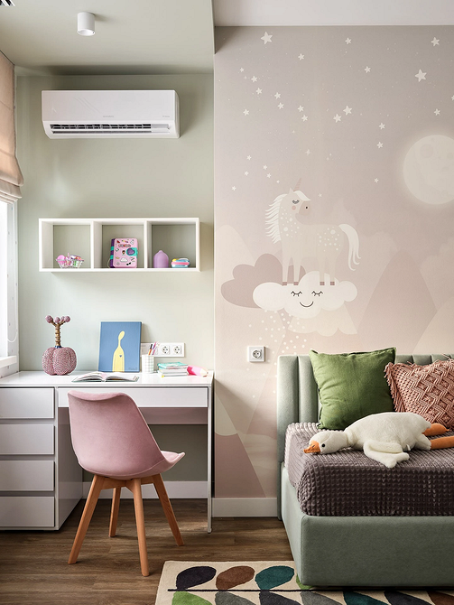 Стиль спальні Стильний дизайн спальні: ліжко з балдахіном, приліжкові тумбочки, елегантний декор.