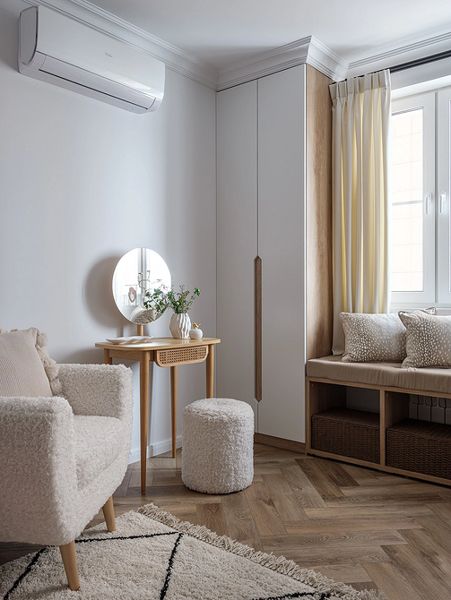 Пуф-скриня Інтер'єр з пуфом з місцем для зберігання речей в маленькій квартирі для економії місця