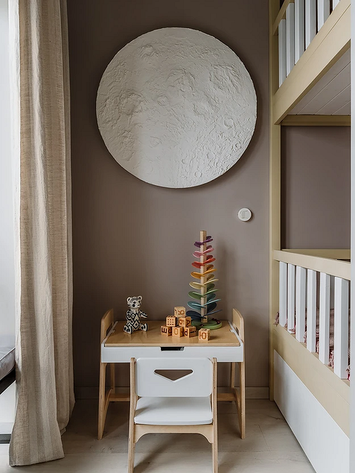 Ергономіка спальні Ергономічне меблювання спальні: шафа-купе, ліжко з підйомним механізмом, мінімалізм.