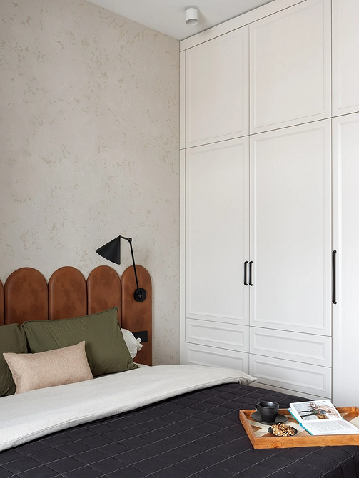 Затишок у спальні Розстановка меблів в спальні: затишний інтер'єр та оптимальне використання простору.