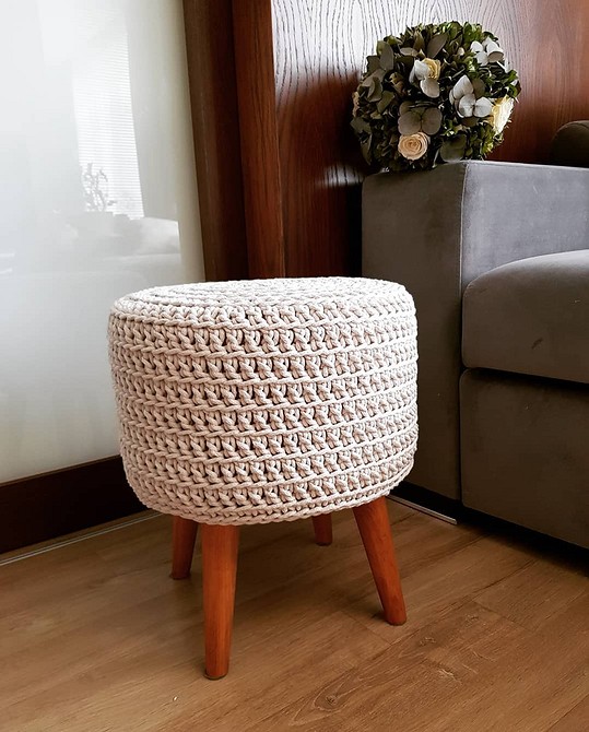 Пуфік: матеріали для творчості Матеріали для пуфика своїми руками: старі шини, коробки та затишні подушки.