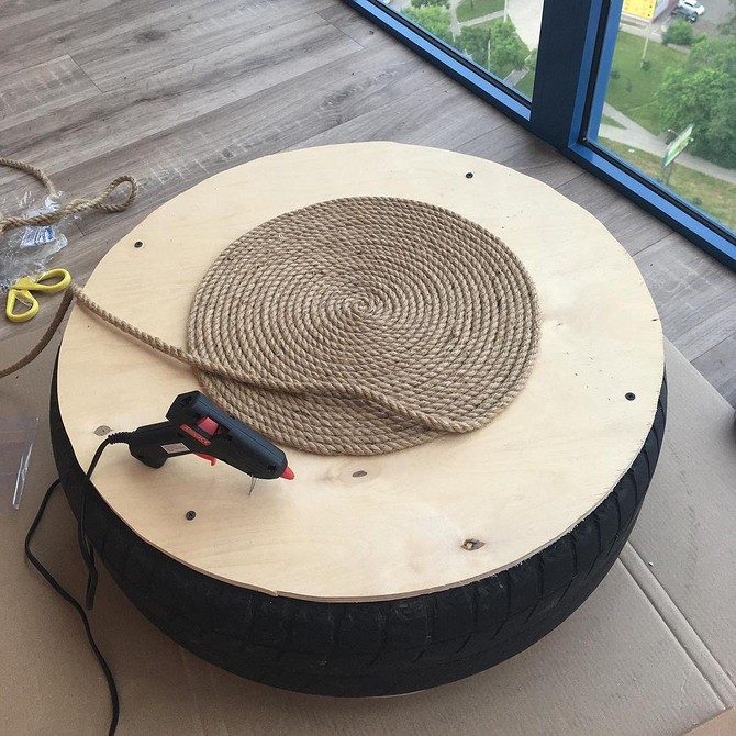 Декор з пуфіком Пуфік з коробки ручної роботи: унікальний елемент декору для вашого дому.