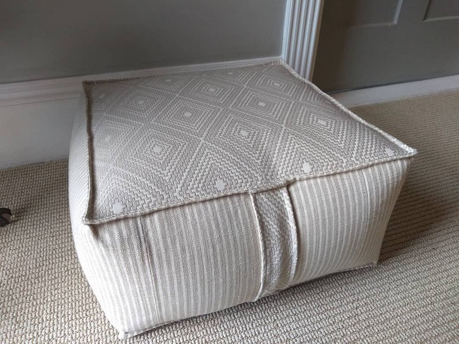 Пуфік з коробок: інструкція Інструкція, як зробити пуфік своїми руками з підручних матеріалів, наприклад, коробок.