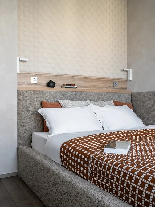 Сучасне ліжко 2026 Сучасне ліжко з великим узголів'ям та вбудованими тумбочками, тренд 2026.