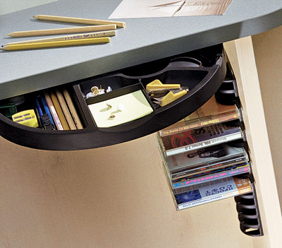 Стіл для малого простору Компактний комп'ютерний стіл для невеликого приміщення з полицями для зберігання.