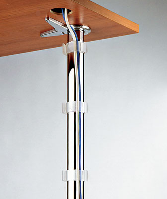 Білий стіл: мінімалізм Мінімалістичний білий комп'ютерний стіл для сучасного робочого місця.