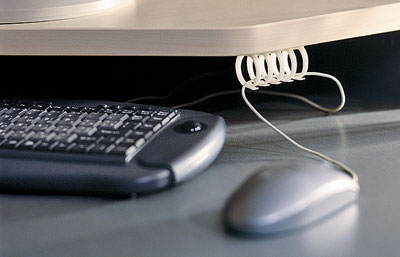 Стіл з регулюванням Комп'ютерний стіл з регульованим нахилом стільниці, для комфортної роботи стоячи або сидячи.