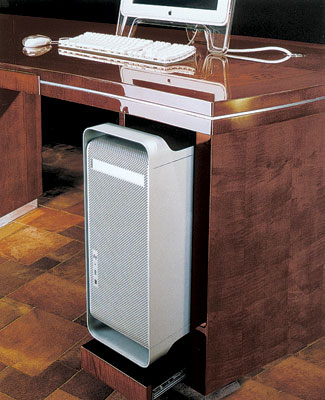 Білий мінімалізм Сучасний комп'ютерний стіл білого кольору з металевими ніжками.