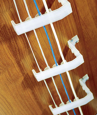 Дерев'яний комп'ютерний стіл Елегантний комп'ютерний стіл з натурального дерева для стильного інтер'єру.