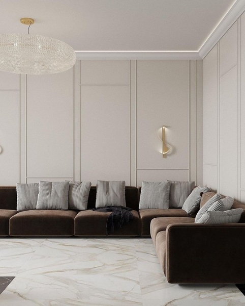 Диван і дерево Коричневий диван у вітальні з дерев'яними елементами та зеленими рослинами.