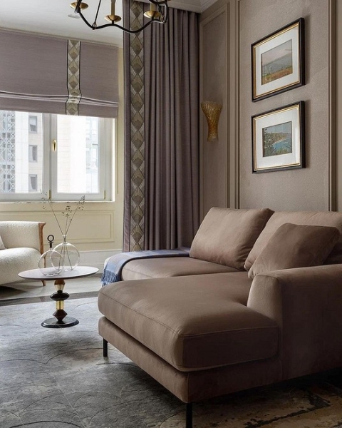 Елегантний шкіряний диван Коричневий шкіряний диван у сучасному інтер'єрі вітальні 2026