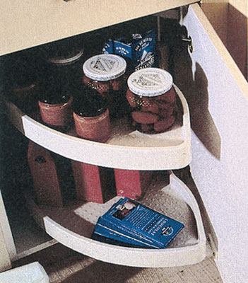 Тихе закривання Кухонна фурнітура з механізмами плавного закривання для сучасних кухонь у 2026 році.