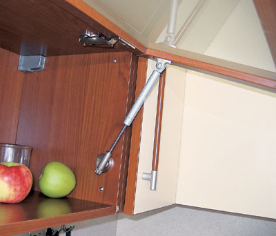 Все під рукою Функціональна фурнітура, що забезпечує легкий доступ до кухонного приладдя у 2026.