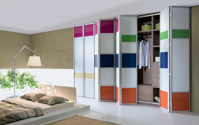 Стиль та зручність 2026 Шафа-купе 2026: сучасний мінімалістичний дизайн з розсувними дверима в інтер'єрі