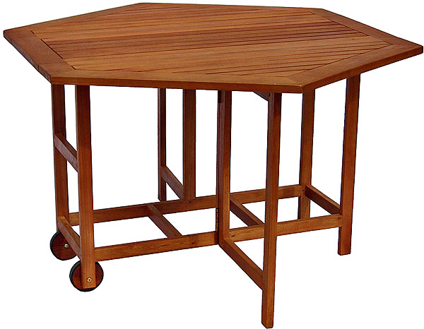 Міський пейзаж Маленький балкон 2026 з компактними меблями та видом на міський пейзаж.