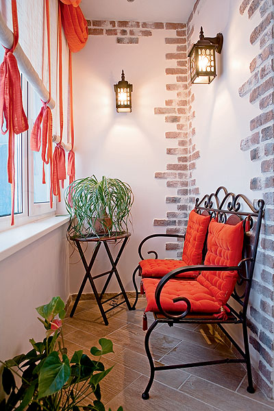 Плетені меблі 2026 Сучасний балкон 2026 з плетеними меблями для відпочинку та релаксації.