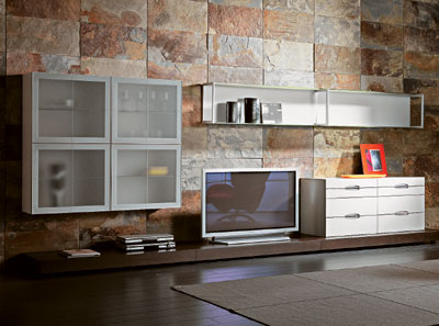 Міцність скла в інтер'єрі Скляні меблі в сучасному інтер'єрі: стіл з загартованого скла демонструє міцність та елегантність.