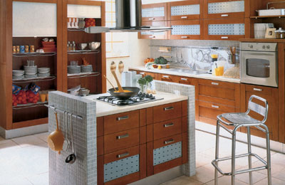 Кухня 2026: сучасна та стильна Світла кухня 2026: білі фасади, дерев'яна стільниця – сучасний дизайн для дому.