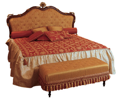 Практичність термостібки 2026 Покривало з термостібкою 2026 на ліжку в сучасній спальні, практичний вибір