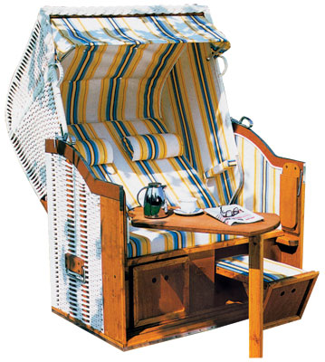 Балкон: сонце та меблі Маленький балкон з плетеними меблями. Садові меблі 2026: компактний відпочинок.