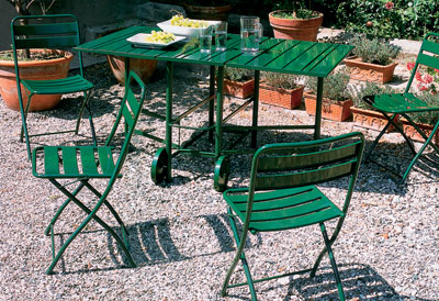 Плетені меблі: сонце Сонячний куточок з плетеними меблями для відпочинку на природі. Садові меблі 2026.