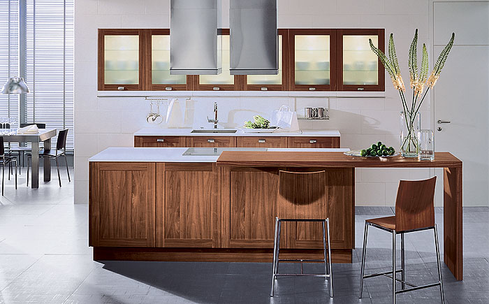 Економія простору Дизайн кухні з вбудованою посудомийною машиною, що економить простір та покращує ергономіку.