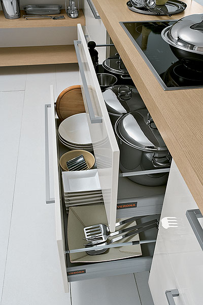 Ергономічна кухня 2026 Сучасна ергономічна кухня 2026 з освітленням та шафами для комфорту.