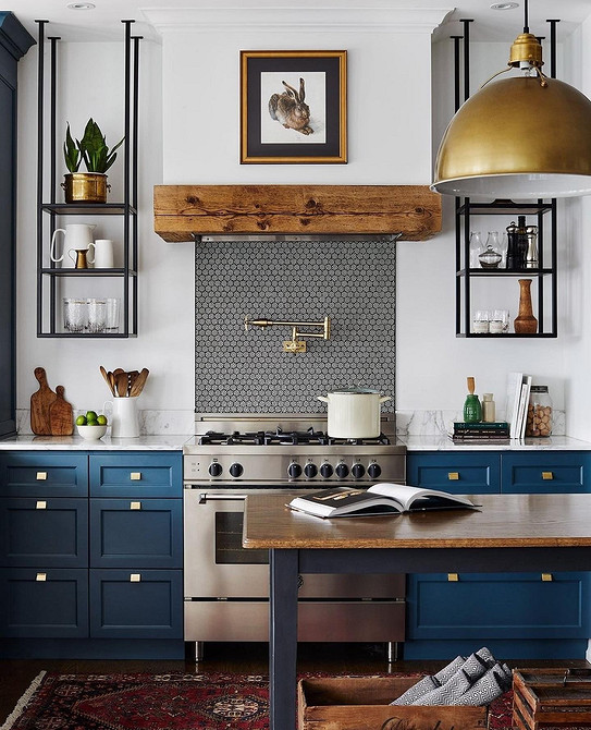 Полиці: стиль та порядок Настінні полиці в інтер'єрі: стильний декор та організація простору в домі.