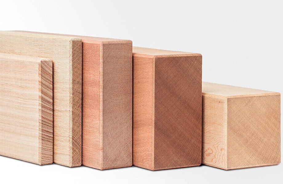 Шляхетний масив дерева - запорука елітних та довговічних меблів преміум-класу Елегантні меблі з масиву натурального дерева в класичному інтер'єрі вітальні