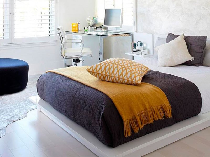 Планування меблів у спальні Схема оптимального розміщення меблів у спальні: ліжко, шафа, приліжкові тумбочки.