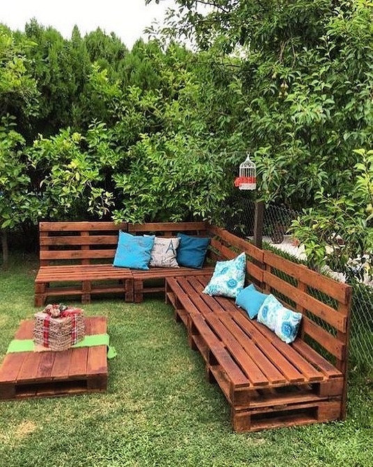 Еко-меблі вдома Меблі з піддонів: ідея для створення екологічного інтер'єру в маленькій квартирі.