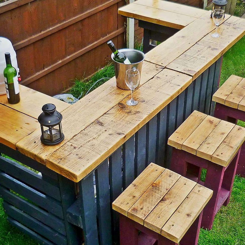 Дизайнерський відпочинок з піддонів Дизайнерські меблі з піддонів: стильний та екологічний куточок для відпочинку на природі