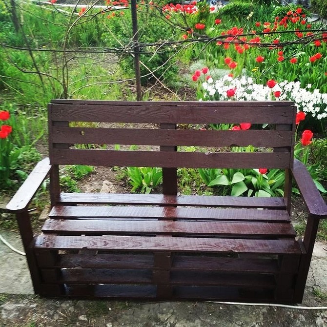 Еко-дизайн з палет Меблі з палет для дому та саду: екологічно чисте рішення для сучасного дизайну.