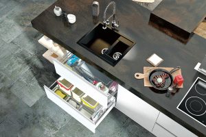 Як перетворити простір під мийкою на функціональний центр кухні? — організація простору під мийкою